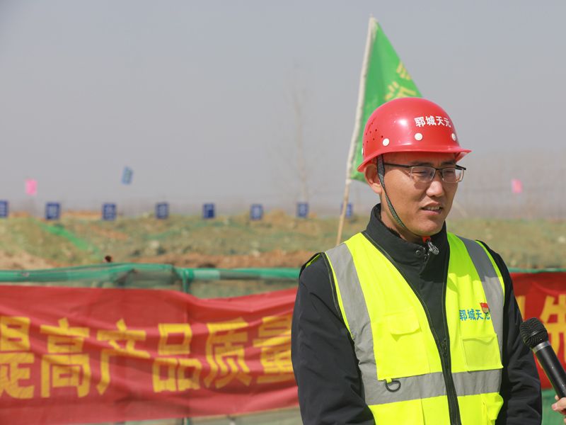 党建进工地 发挥党员先锋作用